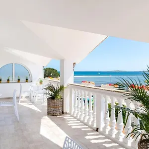 Guest house Apartments And Rooms Jakic, Medulin